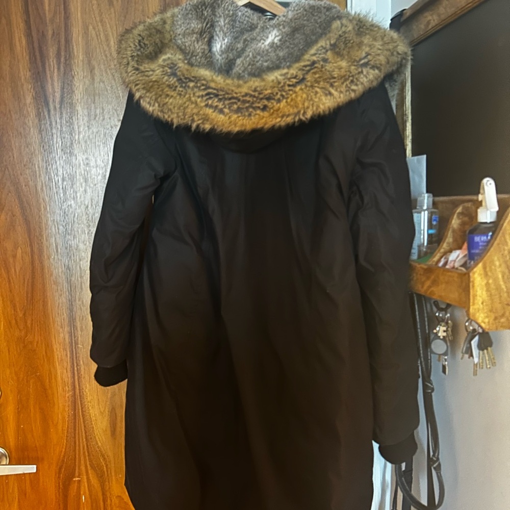 Aritzia Black Puffer Coat with Faux Fur Trim - Picture 7 of 8
